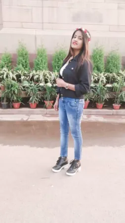 Vip And Independant Call Girl Twinkle Noida Sector 51